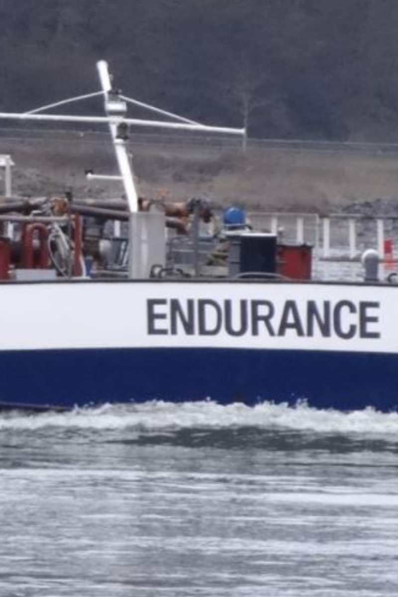 Endurance Mariliq op het water gefotografeerd