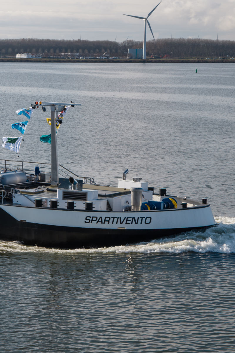 Spartivento tijdens proefvaart gefotografeerd